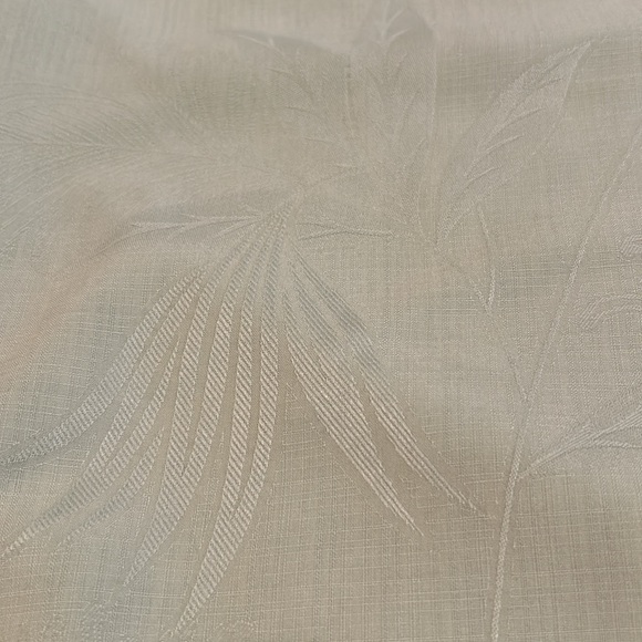 Men’s Tommy Bahama Short Sleeved Button Down - Picture 2 of 5